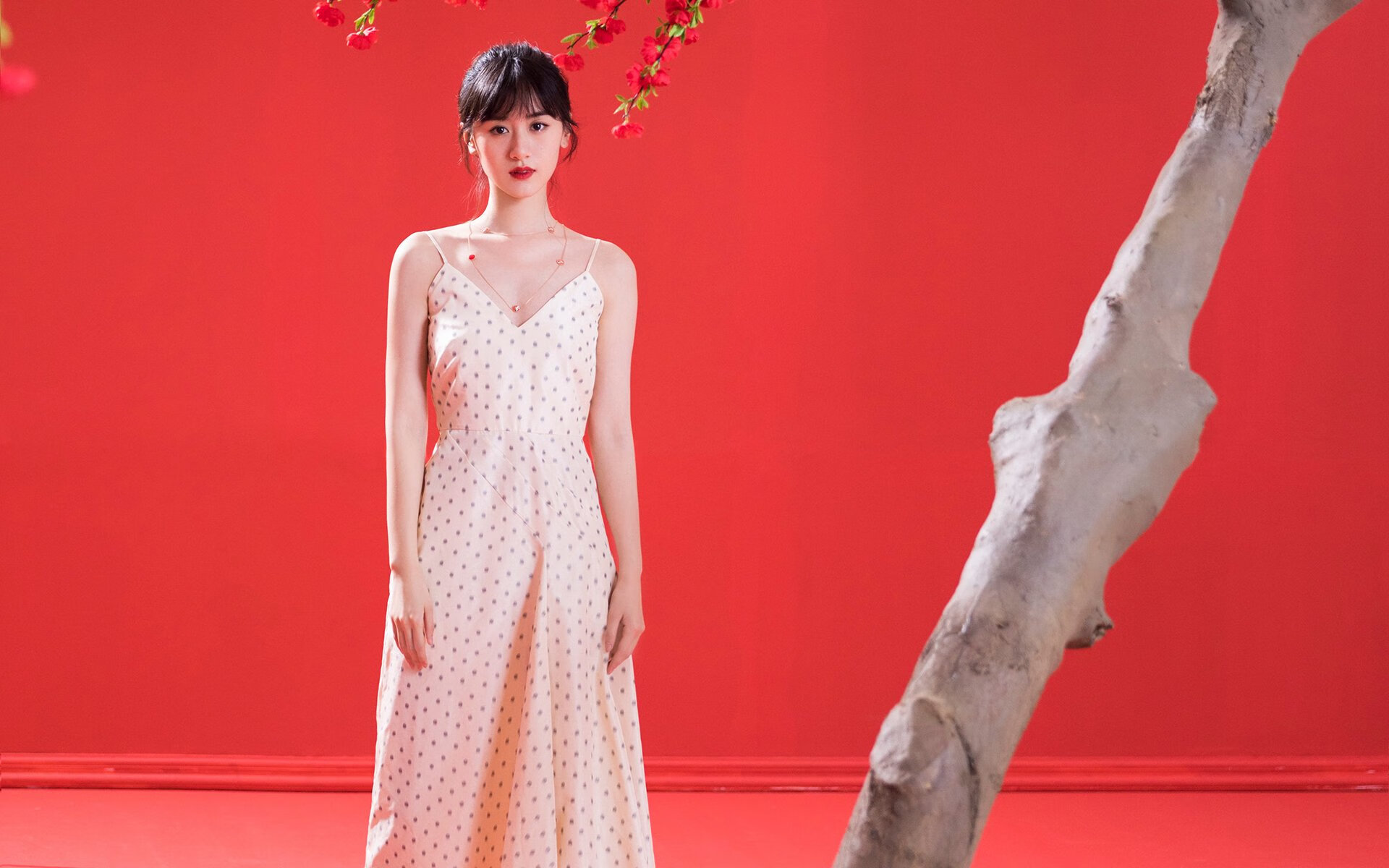 爱游戏官网-西布朗边路突破犀利，铝土矿工力拼保级，西布朗球员