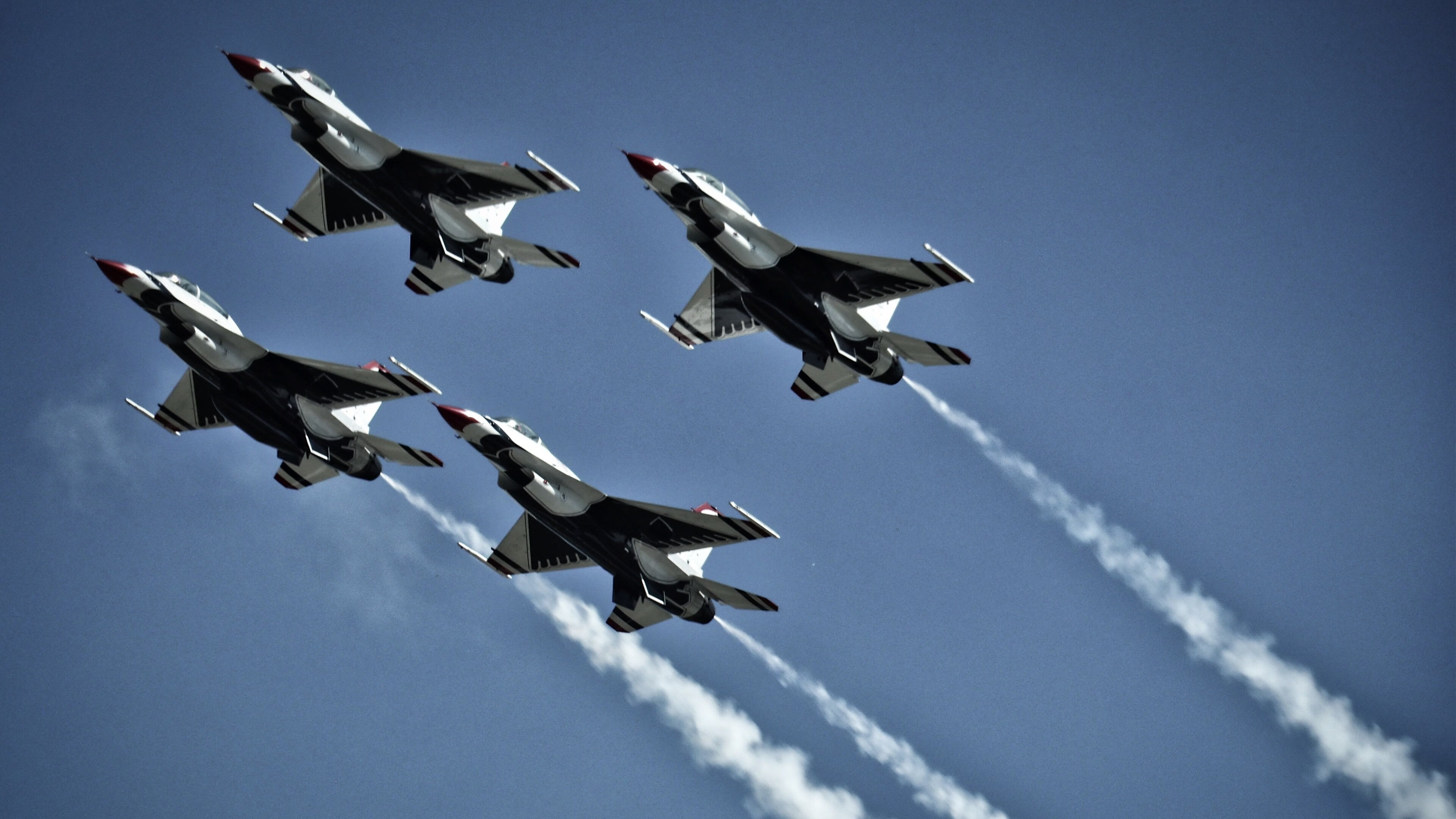 爱游戏体育-瑞安的防守站位精准，成为全黑队防线的重要一环，瑞安市足球比赛